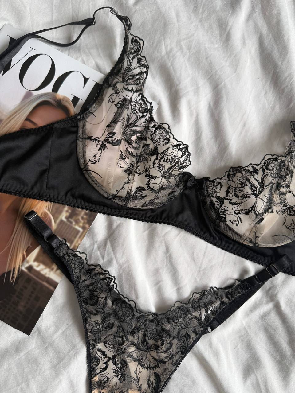 Raye lace set